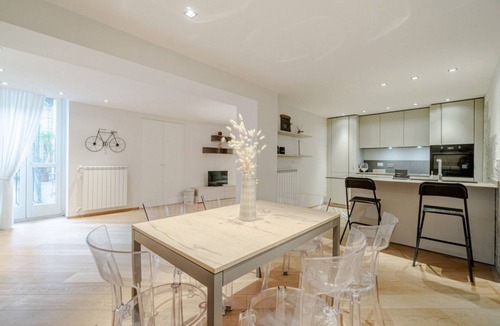 Roman Quarter Apartment | Bright and spacious 120 square meters apartment, perfect for four people, located on the second floor of a renovated period building (no elevator).The property enjoys an enviable location, just a short distance from some of Turin's main attractions, such