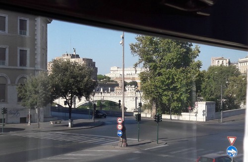 Trastevere Apartment | Bright Apartment with a view & centrally located