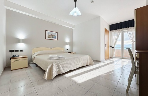 Monte Sant'Angelo Bed & Breakfast | Bright B&B with Sea View Balcony - 225 - Santangelo - Pool