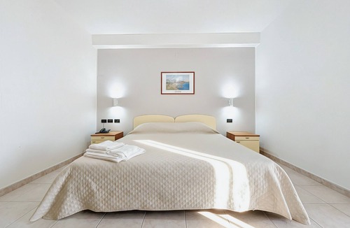 Monte Sant'Angelo Bed & Breakfast | Bright B&B with Sea View Balcony - 225 - Santangelo - Pool