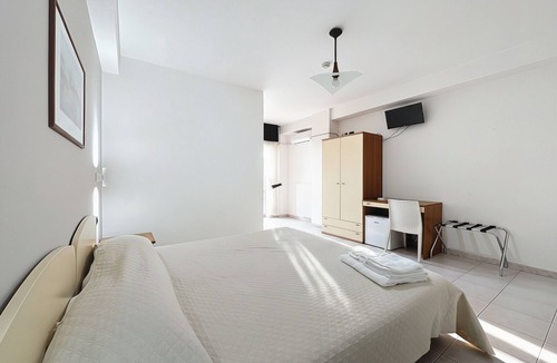 Monte Sant'Angelo Bed & Breakfast | Bright B&B with Sea View Balcony - 227 - Santangelo Hotel - Pool