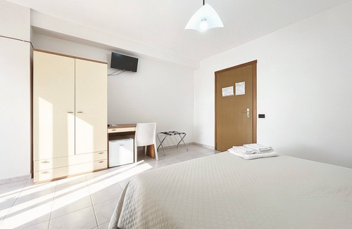 Monte Sant'Angelo Bed & Breakfast | Bright Sea View B&B with Balcony - 101 - Santangelo - Pool