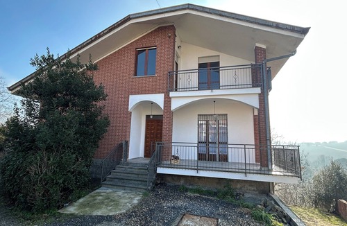 Montegrosso dʼAsti Apartment | Broom Apartment, Cottage with shared common areas