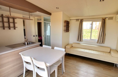 Arezzo House | Bungalow comfort with heated Jacuzzi, one bedroom, garden view-Ginepro
