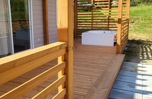 Arezzo House | Bungalow comfort with heated Jacuzzi, one bedroom, garden view-Ginepro