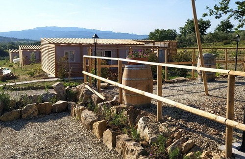 Arezzo House | Bungalow comfort with heated Jacuzzi, one bedroom, garden view-Ginepro