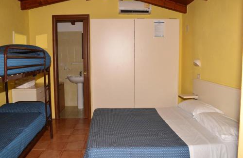 Marina Lido House | Bungalow in Caprioli di Pisciotta with pool