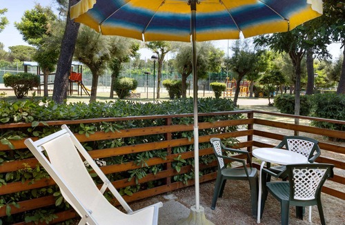 Casal Borsetti House | Bungalow with air conditioning, internet, garden and pool