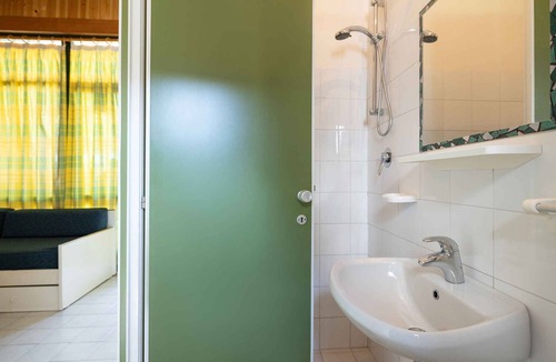 Casal Borsetti House | Bungalow with air conditioning, internet, garden and pool