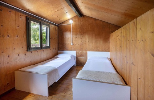 Casal Borsetti House | Bungalow with air conditioning, internet, garden and pool