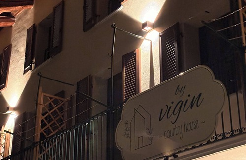 Magliano Alfieri House | By Vigin Dalia – Comfort and Elegance for a Couples' Getaway
