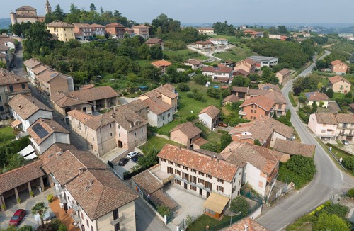 Magliano Alfieri House | By Vigin Dalia – Comfort and Elegance for a Couples' Getaway