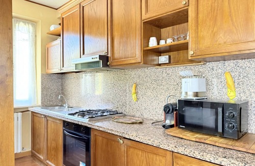 Camerano Villa | C015 – Camerano – Three-story villa with garden