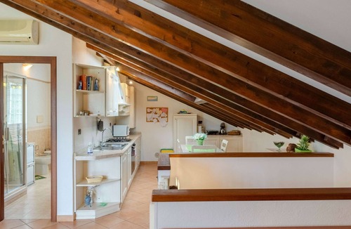 San Massimo Apartment | Ca du Pescou Charmantes Dachgeschoss in San Massimo by Interhome