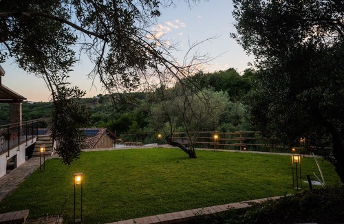 Marina di Casal Velino Apartment | Calypso Apartment with Private Garden and Air Conditioning
