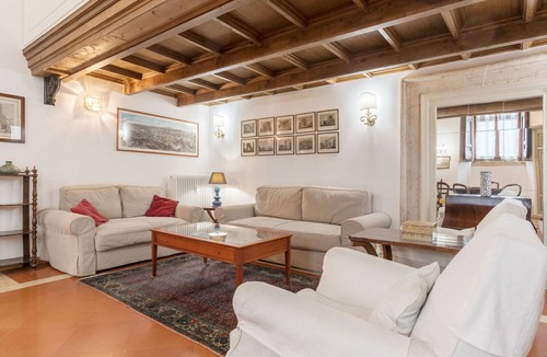 Rione XI Sant'Angelo Apartment | Campitelli Fascinating 6pax Apartment