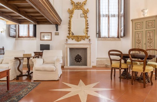 Rione XI Sant'Angelo Apartment | Campitelli Fascinating 6pax Apartment