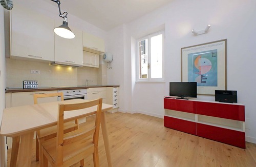 Monti Apartment | Caprareccia in Monti, 1br In Rione Monti By Halldis
