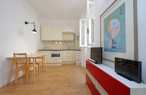 Monti Apartment | Caprareccia in Monti, 1br In Rione Monti By Halldis