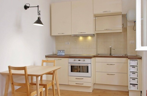 Monti Apartment | Caprareccia in Monti, 1br In Rione Monti By Halldis
