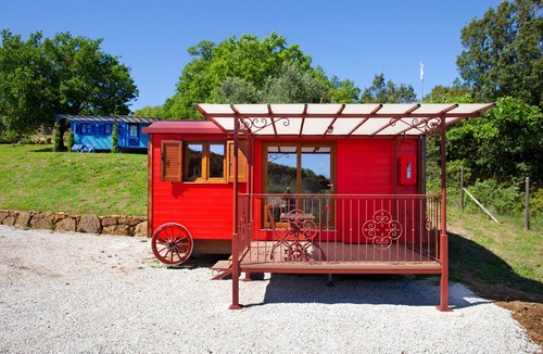 Suvereto House | Caravan 'Volpe Rossa' with Shared Garden and Air Conditioning