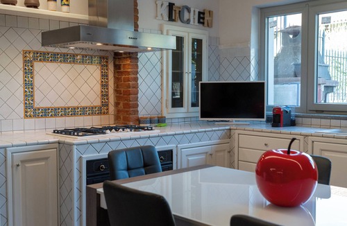 Roddi House | Casa a Roddi con vista sulle Colline