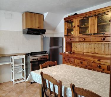 Perloz House | Casa Allegra