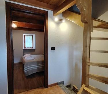 Perloz House | Casa Allegra