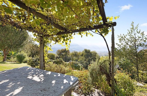 Crevoladossola House | Casa Alpinone: rustic independent country house with private garden and orchard