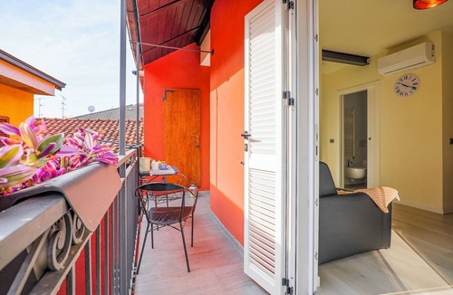 Omegna Apartment | Casa Barabba - Azzurro Apartment by Lago Reisen