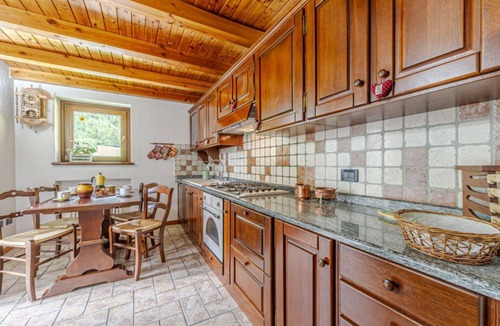 Courmayeur Apartment | CASA BEATRICE - Wi-Fi, parking, and mountain views