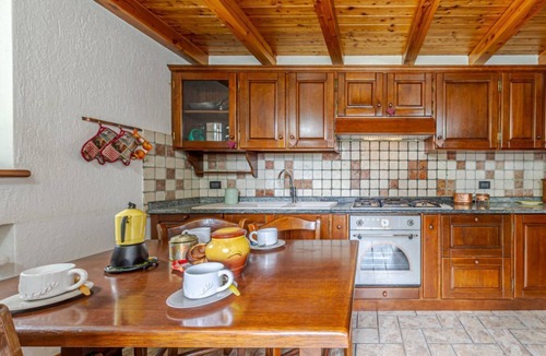 Courmayeur Apartment | CASA BEATRICE - Wi-Fi, parking, and mountain views