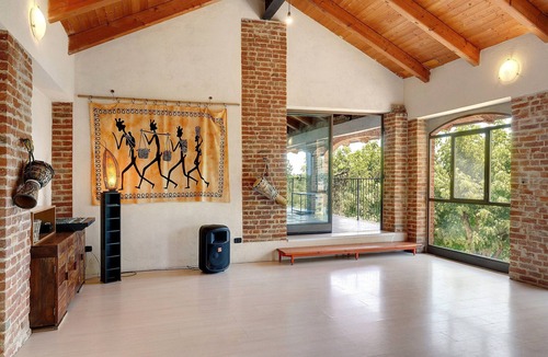 Tigliole House | Casa 'Centomila Volte Benvenuti'