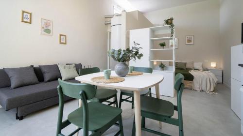 Castel San Pietro Terme Apartment | Casa del Falegname - Loft Rovere con cucina