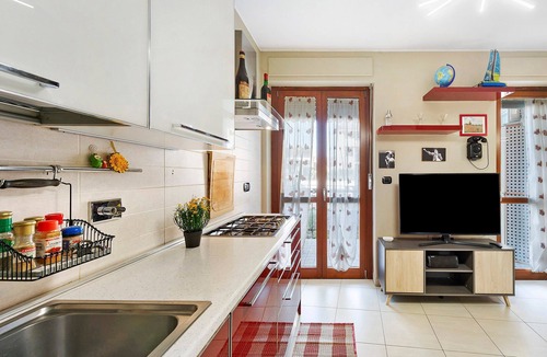 Parella Apartment | Casa Del Sole Apartment with Balcony