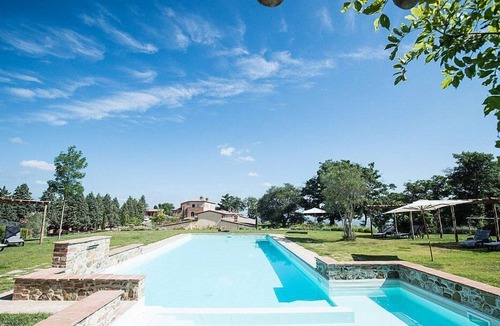Trequanda House | Casa Dracena L: A welcoming two-story apartment situated in the heart of the Tuscan countryside, with Free WI-FI.