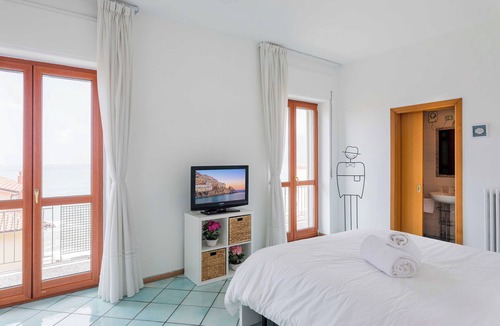 Salerno Apartment | Casa Elan Salerno, large and bright apartment, a stone's throw from the beach
