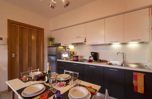 Sasso Moro Apartment | Casa Fiorita: Leggiuno 100 meters from lake Apartment with shared Pool, Leggiuno, Italy