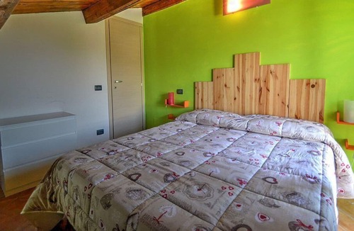 Spoleto House | Casa Geranio B: A modern and graceful apartment situated in a quiet location, a few minutes from the town center, with Free WI-FI.