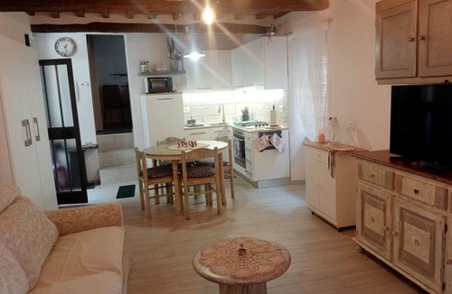 Roccastrada Apartment | Casa Giovy - Relaxation with a view all the way to the sea, in the Tuscan hills