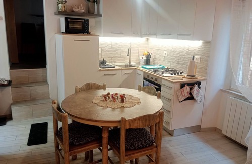 Roccastrada Apartment | Casa Giovy - Relaxation with a view all the way to the sea, in the Tuscan hills