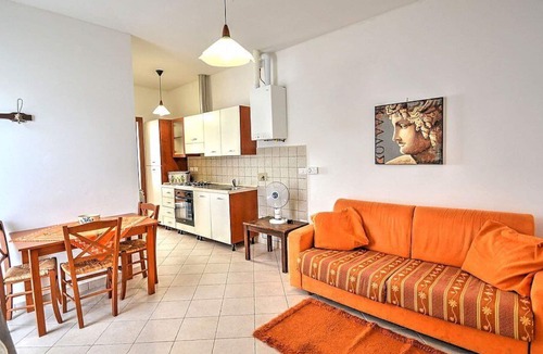 Spello House | Casa Ilena B: A graceful apartment situated in a quiet location, a few minutes from the town center, with Free WI-FI.