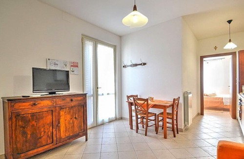 Spello House | Casa Ilena B: A graceful apartment situated in a quiet location, a few minutes from the town center, with Free WI-FI.
