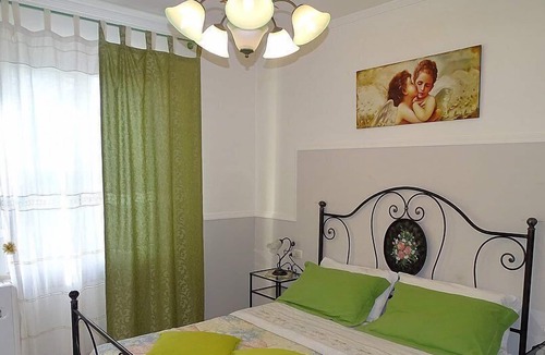 Spello House | Casa Ilena E: A graceful apartment situated in a quiet location, a few minutes from the town center, with Free WI-FI.