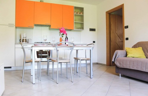 Cannobio Apartment | Casa Mirco: Arancione by Lago Reisen