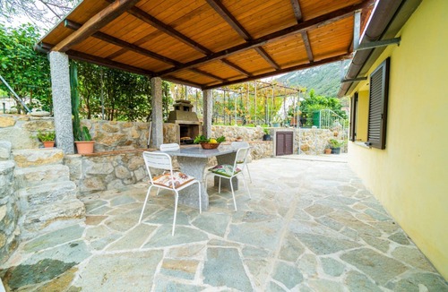 Pomonte Apartment | Casa Pepe in Pomonte large outdoor spaces and parking a few steps from the beach
