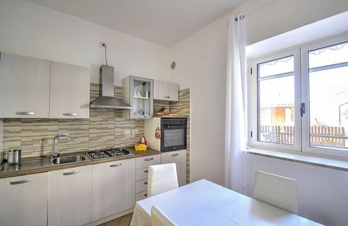Agropoli House | Casa Pesca D: A welcoming townhouse situated at a few steps from a sandy beach, with Free WI-FI.