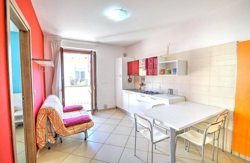 Agropoli House | Casa Pesca E: A modern and graceful apartment situated at a few steps from a sandy beach, with Free WI-FI.