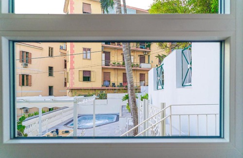 Historical Downtown Salerno Apartment | Casa & Piscina nel centro di Salerno Amalfi Coast