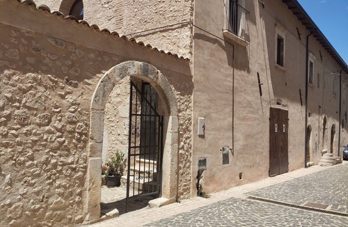 Tione degli Abruzzi Apartment | Casa Rondinella: Cozy apartment in an 18th century palazzo